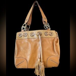 ☀️Michael Kors tan leather hobo with tassels